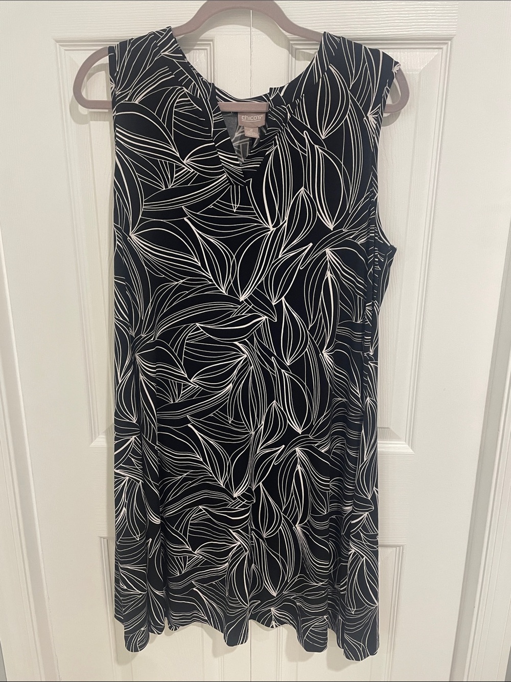 Chico's Sleeveless Black Shift Dress with Off-White Leaf Print, Chico size 2